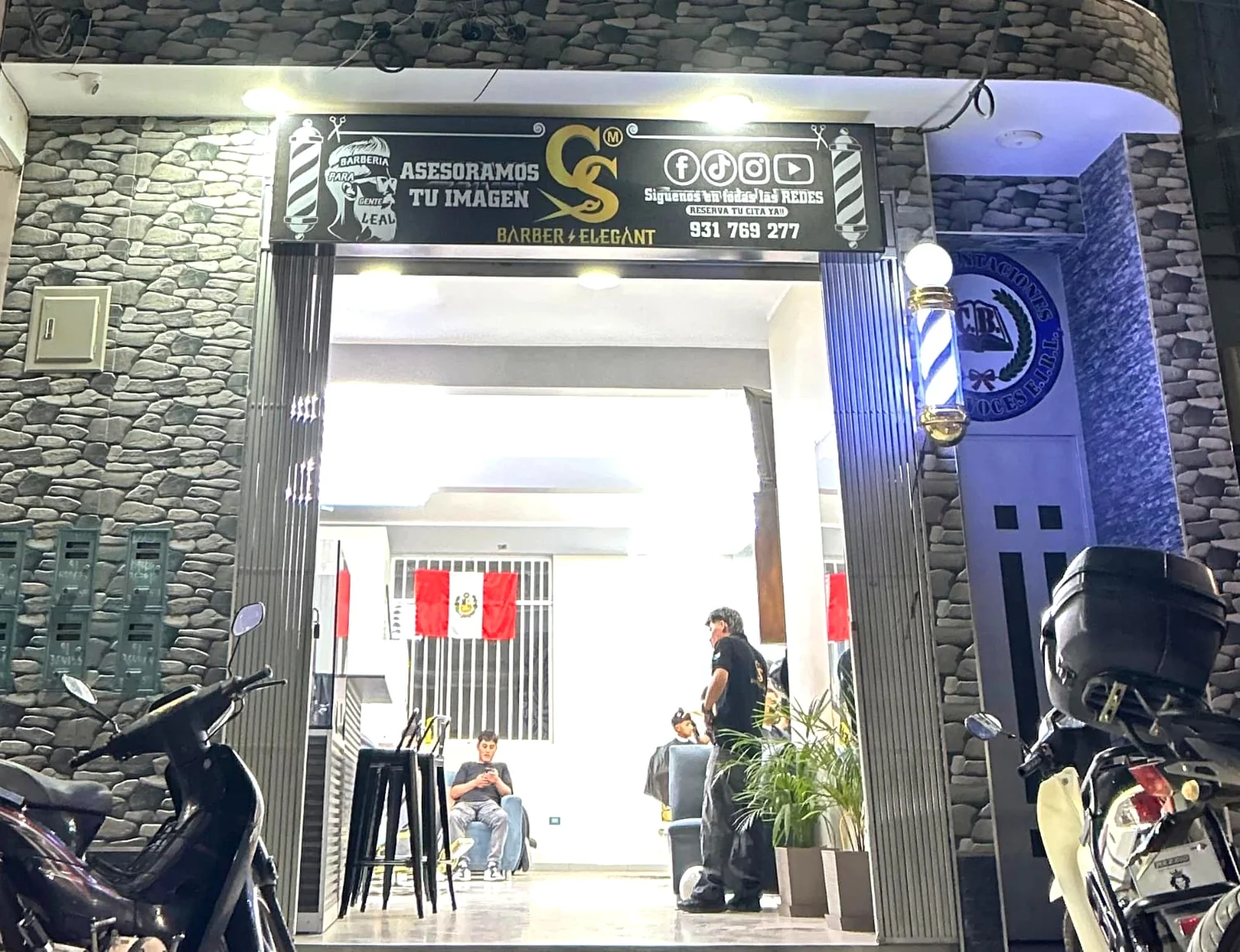 CS Barber Elegant Sede Real Plaza - fachada del local
